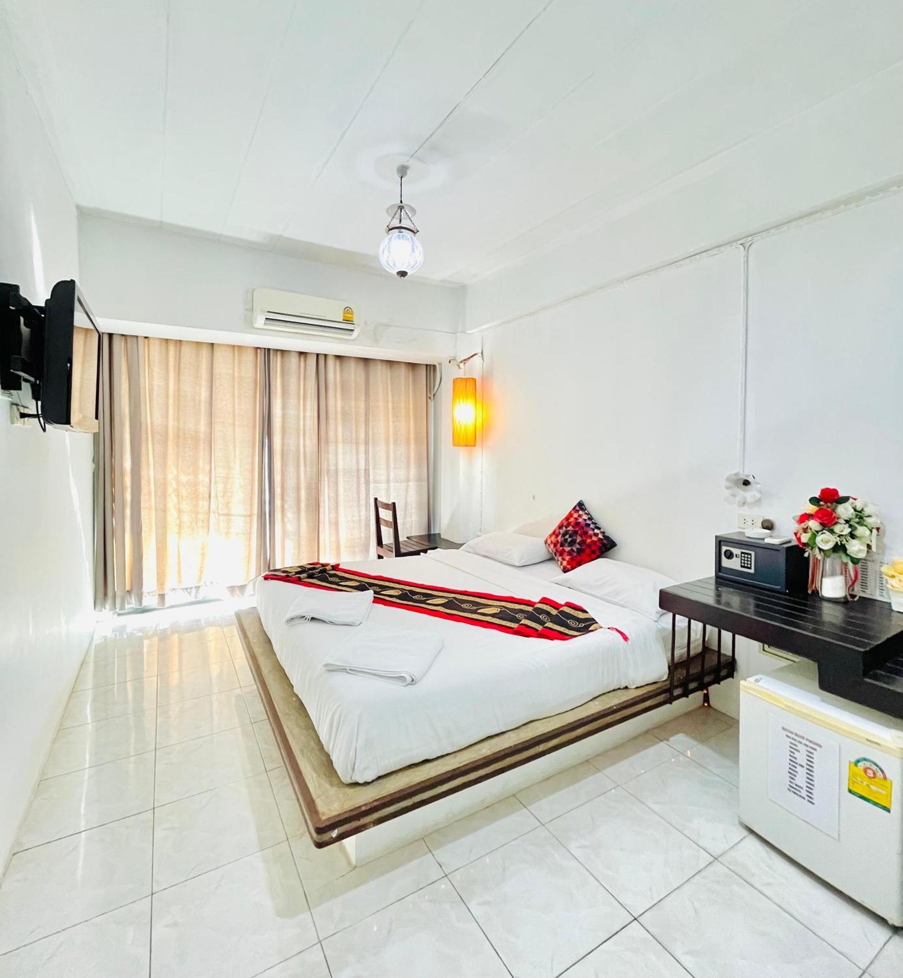 Sea Beach Paradise Patong Exteriör bild
